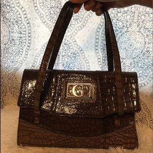 Guess medium size purse-excellent condition!